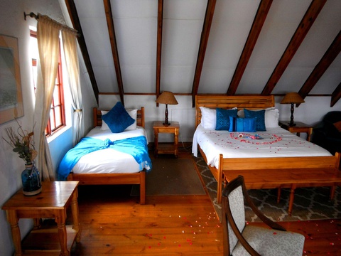 Upstairs Bedroom With A Queen Size Bed And A Single Bed At The Vergezient Lodge
