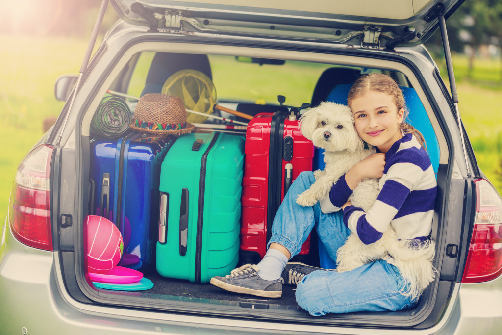 Summer vacation, young girl ready for travel